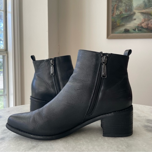 Blondo Elvina Booties - Picture 6 of 9